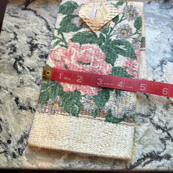 Lot of 4 Unused Vintage Dish Towels. 3 smaller ones & 1 Large Teddy Bear - Picture 9 of 11